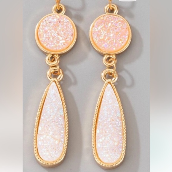 NEW•Elegant Blush Rose Gold Teardrop Earrings - Picture 2 of 5